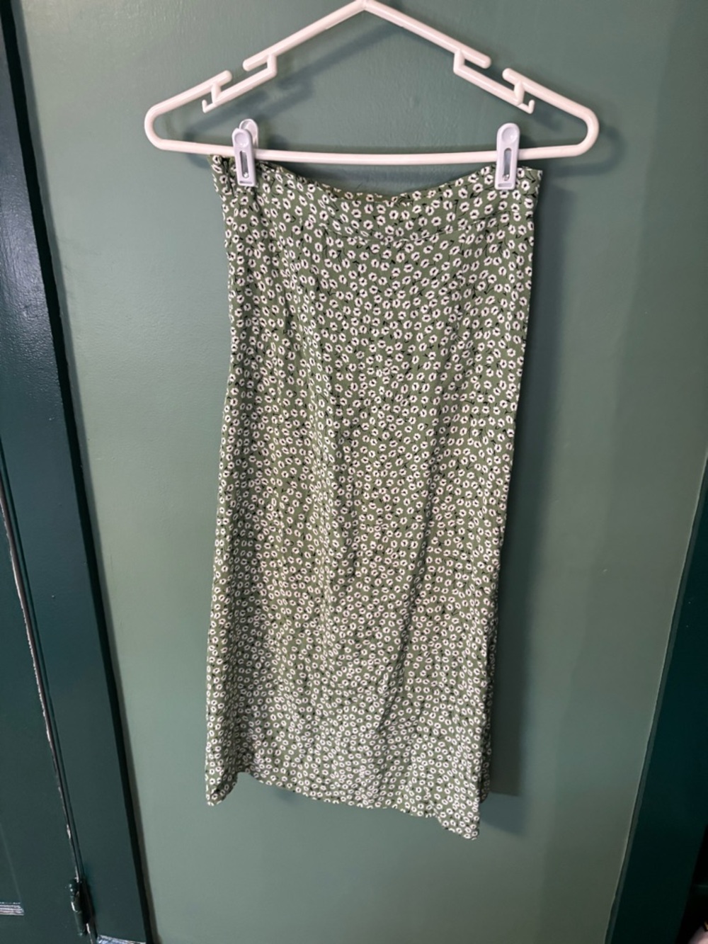 H&M Olive Green Midi Skirt with White Daisy Print